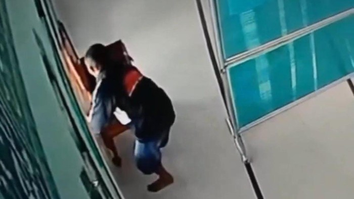 Rekaman CCTV pencurian kotak amal di Kare Madiun