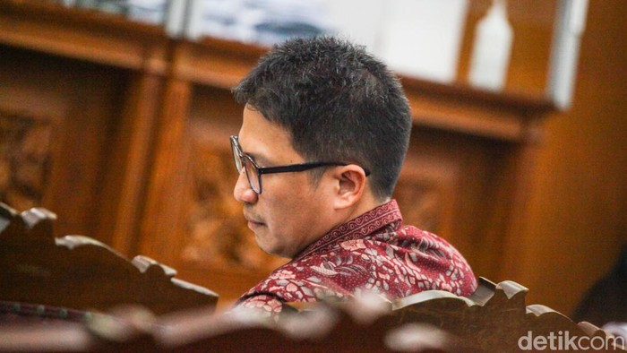 Ricky Rizal Gandeng Ahli Psikologi Forensik UI Jadi Saksi Meringankan Ricky Rizal membawa saksi meringankan di kasus pembunuhan Brigadir J. Saksi tersebut adalah ahli Psikologi Forensik UI , Nathanael Sumampouw.