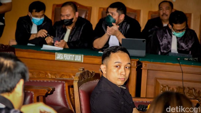 Ricky Rizal membawa saksi meringankan di kasus pembunuhan Brigadir J. Saksi tersebut adalah ahli Psikologi Forensik UI , Nathanael Sumampouw.