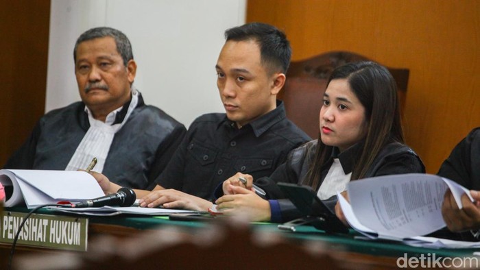 Ricky Rizal Gandeng Ahli Psikologi Forensik UI Jadi Saksi Meringankan Ricky Rizal membawa saksi meringankan di kasus pembunuhan Brigadir J. Saksi tersebut adalah ahli Psikologi Forensik UI , Nathanael Sumampouw.