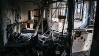 Salah satu ruangan tampak porak-poranda usai dihantam rudal Rusia.