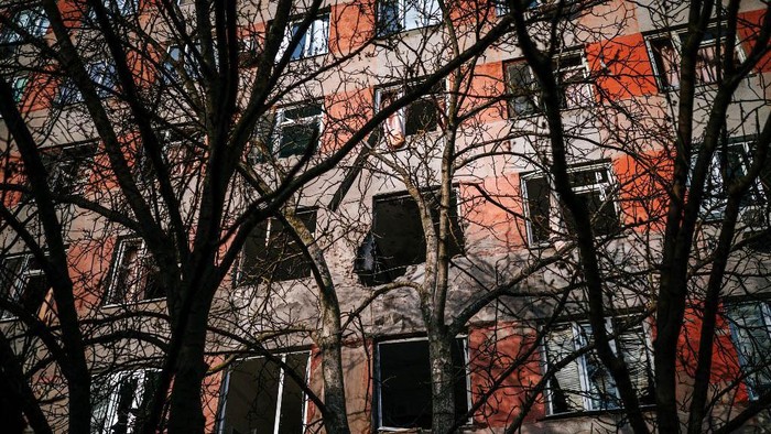 Rumah Sakit Anak di Ukraina Rusak Dihantam Rudal Rusia Invasi Rusia ke Ukraina masih berlanjut. Kali ini serangan rudal Rusia menghantam rumah sakit anak di kota Kherson, Minggu (1/1/2023) waktu setempat.