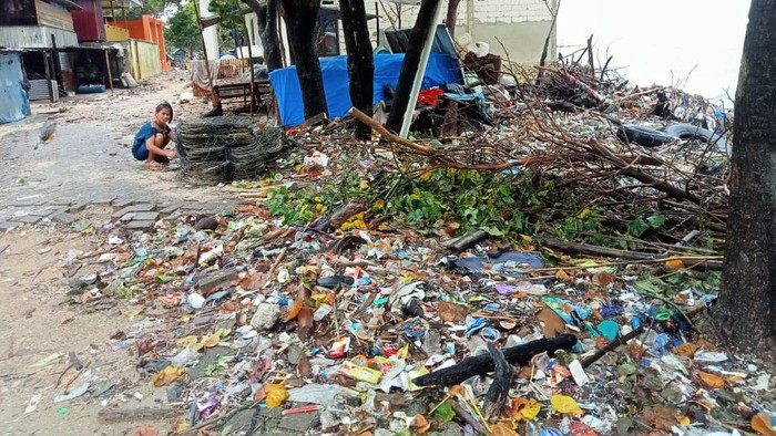 Sampah di kawasan Pantai Kurri Caddi, Maros, Sulsel akibat banjir.