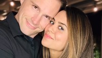Baru-baru ini ia mengunggah momen istimewa di mana sang kekasih, Csaba Wagner, melamarnya.