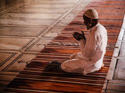 Apakah Sholat Taubat Harus Tidur Terlebih Dahulu?