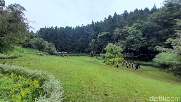 Suasana di objek wisata Alam Pangjugjugan di Sumedang.