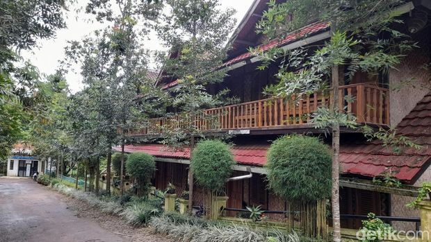 Suasana di objek wisata Alam Pangjugjugan di Sumedang.