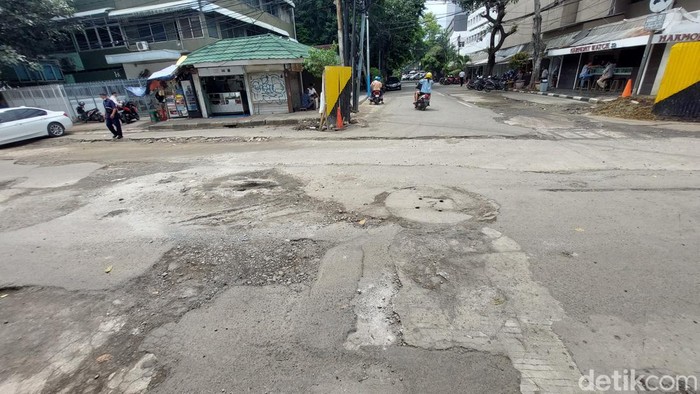 Sumur resapan di sepanjang Jalan Batu Ceper, Jakpus.