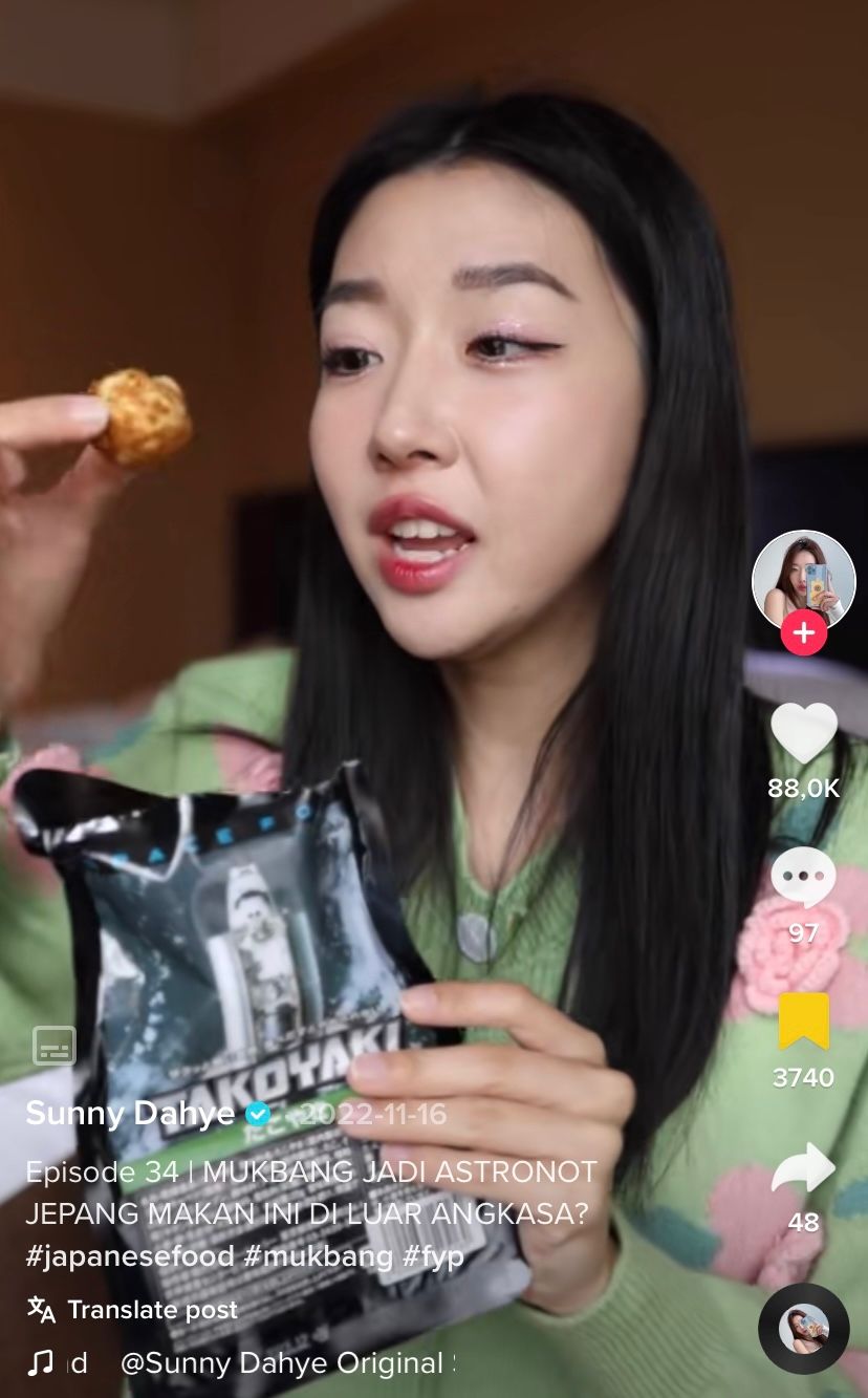 Sunny Dahye Cicip Takoyaki dan Puding Khusus Makanan Astronot, Ini Katanya