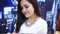 Untuk menu camilannya, Tasya Kamila paling suka makanan yang manis. Terutama pastry dengan krim yang berwarna-warni. Foto: Instagram/tasyakamila