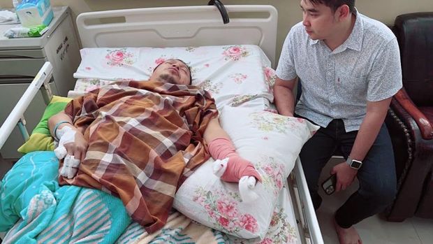 Wabup Kaur Herlian Muchrim saat berada di rumah sakit usai jalani operasi tulang. (Foto: Istimewa)