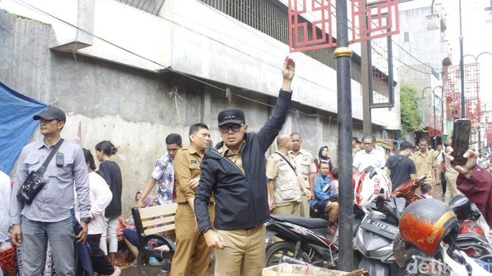 Wali Kota Bogor Bima Arya saat sidak di Jalan Pedati Bogor, Senin (2/1/2023).