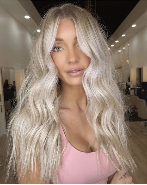 Rambut platinum.