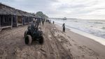Potret Sepinya Wisata Pantai Anyer Imbas Gelombang Tinggi
