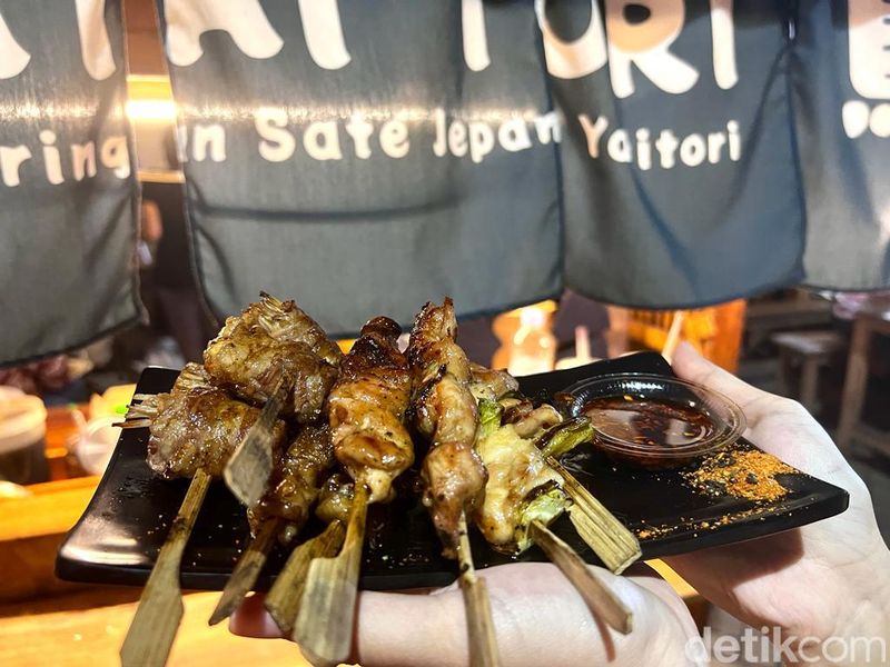  Oishii! Angkringan Sate Jepang Hits di Bekasi Punya 4 Anak Muda