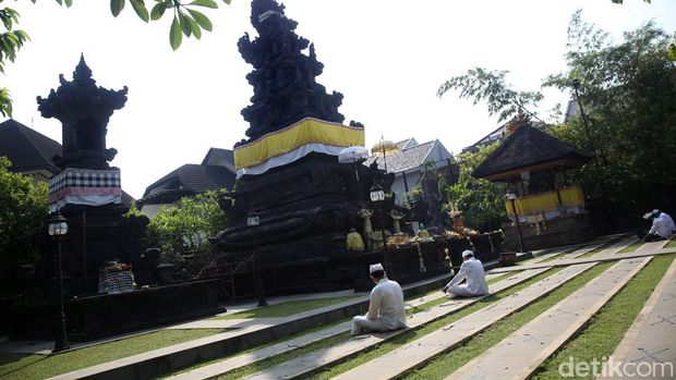 Ucapan Hari Galungan dan Kuningan 2023 bisa dibagikan kepada umat Hindu. Hari Galungan jatuh pada Rabu, 4 Januari 2023 dan Kuningan pada Sabtu, 14 Januari 2023.
