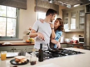 4 Tips Sederhana Membangun Pernikahan Bahagia dan Langgeng Menurut Ahli