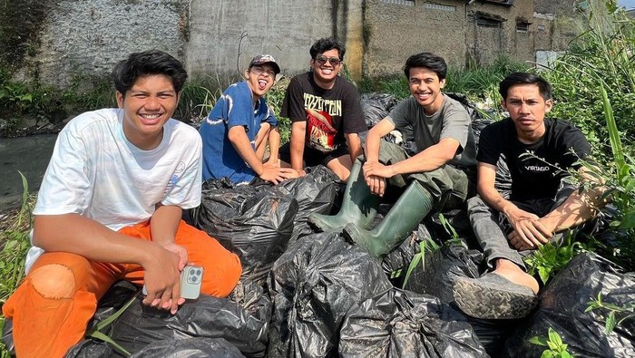 Aksi Pandawara dengan membuat konten bersih-bersih sungai banyak mendapat apresiasi dari berbagai kalangan. Mereka dianggap mampu menginspirasi dengan aksi menjaga lingkungan.