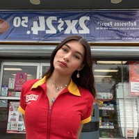 Tak sedikit orang yang menyamakan penampilan Alejandra dengan artis-artis internasional. Ia pun disebut memiliki perpaduan wajah Dua Lipa dan Hailey Bieber. Foto: Instagram/TikTok Alejandra Silva