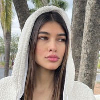 Karena penampilan cantiknya, Alejandra pun hanya butuh waktu beberapa bulan untuk jadi selebgram dengan banyak follower di media sosial. Foto: Instagram/TikTok Alejandra Silva