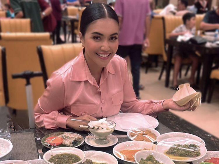 Bahagianya Denada Saat Rayakan Ultah Aisha hingga Makan Nasi Padang