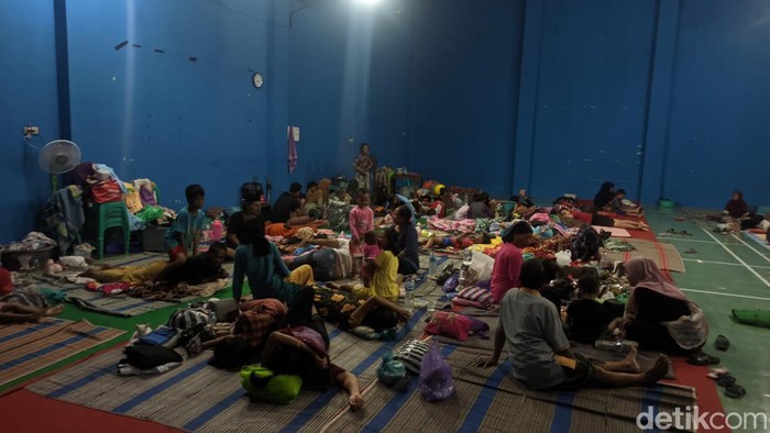 Kondisi warga Demak yang mengungsi gegara desanya kebanjiran.