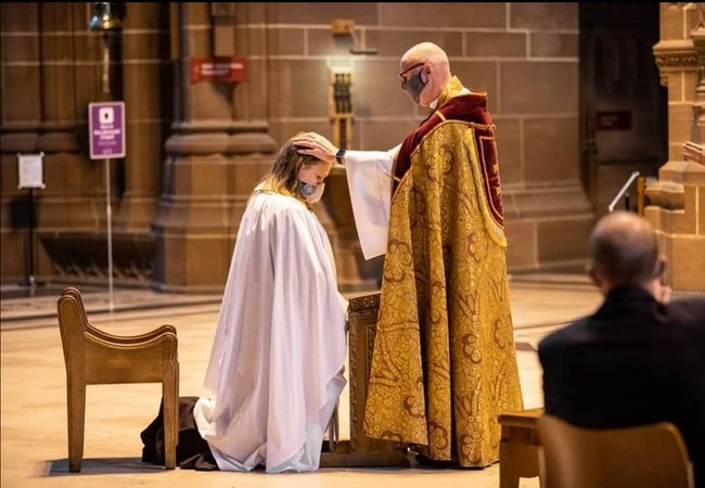 Inilah potret Bingo pada 2020 saat dirinya disahkan sebagai pendeta. Foto: dok. Facebook