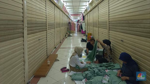 Blok A lantai 5 Pasar Tanah Abang pusat baju muslim. (CNBC Indonesia / Martyasari Rizky)