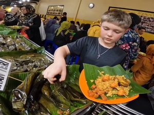 Kisah Bule Amerika Makan Masakan Sunda: Pepes-Ikan Asin Dilahap