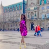 Bunda Corla sendiri kabarnya akan kembali ke Indonesia pada Januari 2023 ini. Ivan Gunawan bahkan sudah menyiapkan acara khusus untuk menyambut kedatangan Bunda Corla. Foto: Instagram/@corla_2