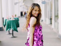 8 Foto Bunda Corla Joget Pakai Rok Mini saat Cuaca Dingin Jerman, Curi Atensi