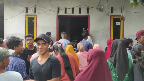 Suasana di rumah yang menjadi lokasi bunuh diri di Desa Lantan, Kecamatan Batukliang Utara, Lombok Tengah, NTB Selasa (3/1/2023).
