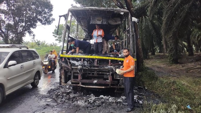 Bus Pelita Paradep terbakar di Sergai