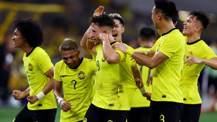 KUALA LUMPUR, MALAYSIA - JANUARY 03: Darren Lok #9 of Malaysia celebrates with his teammates after scoring the teams first goal in the first half during the AFF Mitsubishi Electric Cup Group B match at Bukit Jalil National Stadium on January 03, 2023 in Kuala Lumpur, Malaysia. (Photo by Yong Teck Lim/Getty Images)