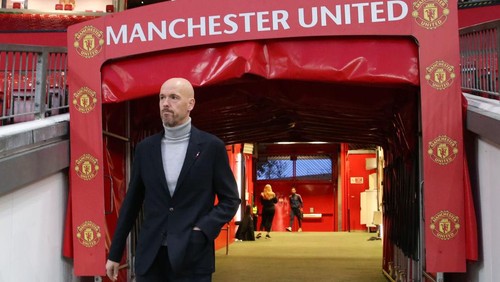 MANCHESTER, ENGLAND - NOVEMBER 10: Manager Erik ten Hag of Manchester United arrives ahead of the Carabao Cup Third Round match between Manchester United and Aston Villa at Old Trafford on November 10, 2022 in Manchester, England. (Photo by Matthew Peters/Manchester United via Getty Images)