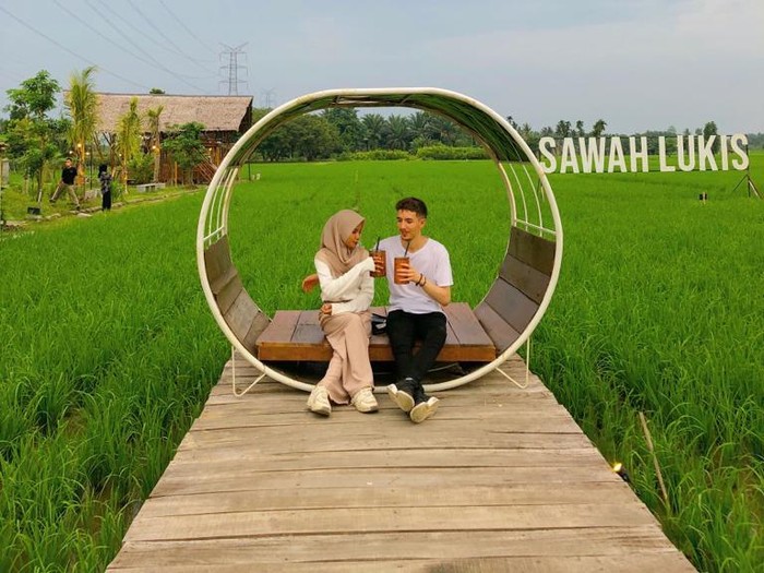 Foto Aulia dan Jo, pasangan beda negara viral di media sosial. Foto: Dok. pribadi Aulia. Foto Aulia dan Jo, pasangan beda negara viral di media sosial. Foto: Dok. pribadi Aulia.