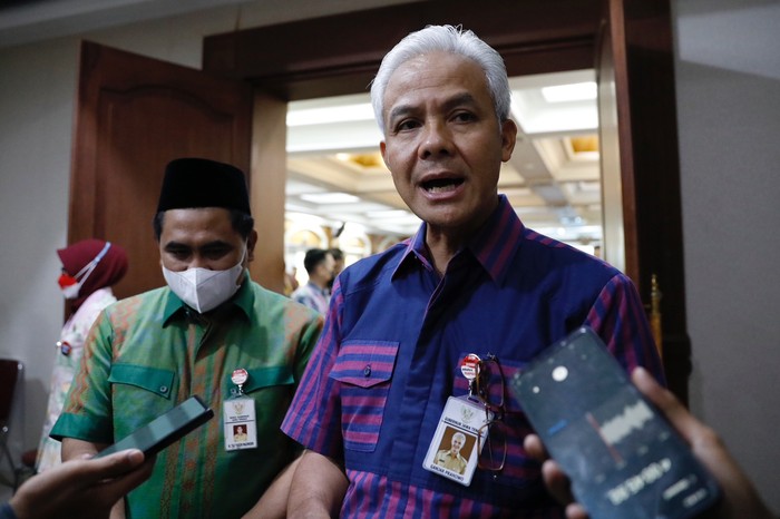 Gubernur Jawa Tengah Ganjar Pranowo menghadiri rapat evaluasi pelaksanaan APBD tahun anggaran (TA) 2022 dan persiapan pelaksanaan APBD TA 2023 bersama jajaran Pemerintah Provinsi Jawa Tengah.