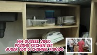 Kitchen set ini digunakan Hesti Purwadinata untuk menaruh piring. Ada juga peralatan memasak yang lainnya. Foto: YouTube Hesti Purwadinata