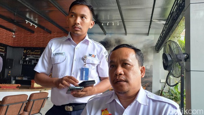 Humas DAOP VI Yogyakarta, Franoto Wibowo di Kopi Balapan Solo, Selasa (3/1/2023).