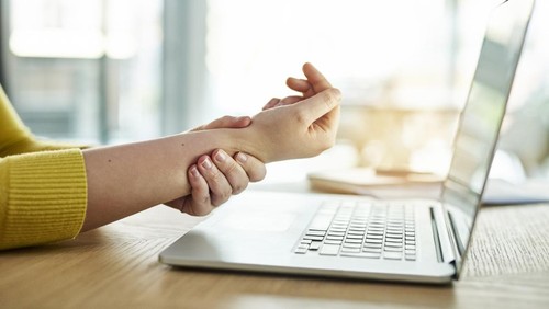 ilustrasi tangan kesemutan/tangan sakit