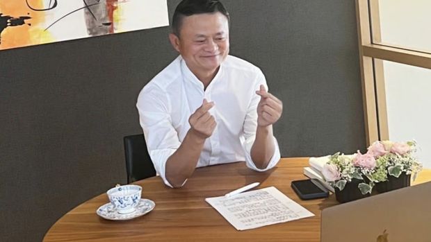 Jack Ma terlihat menyampaikan pidato video kepada guru pedesaan pada hari Jumat (Dok. Jack Ma Foundation)