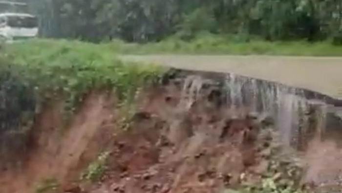 Jalan Raya Gunung Kencana Lebak Longsor