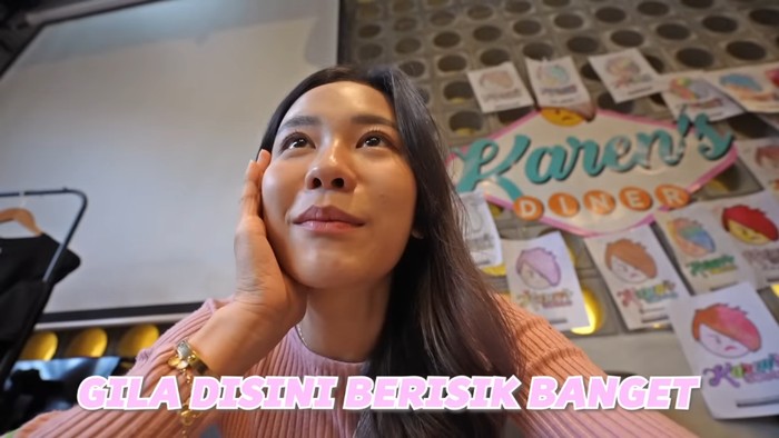 Jessica Jane Jessica Jane makan di Karen's Diner bersama kedua orang tua