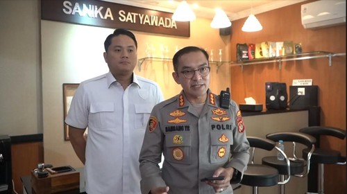 Kapolresta Denpasar Kombes Bambang Yugo Pamungkas didampingi Kasat Reskrim Kompol Mikael Hutabarat memberikan keterangan soal kasus pembunuhan wanita di kos Griya Sambora.