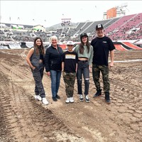 Ken Block dan Lucy Block kerap bepergian dan beraktivitas bersama anak-anaknya. Di tengah kesibukannya, pendiri Hoonigan Industries ini tetap meluangkan waktu untuk keluarga. Foto: Instagram/@kblock43 @liakblock