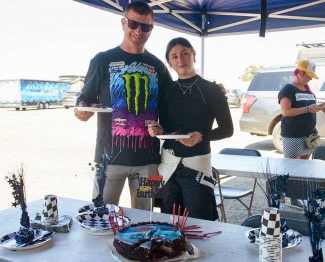 Ken Block sangat mendukung pilihan karier Lia, yang jadi pembalap di usia 16 tahun. Dukungan itu sering kali diungkapkan lewat unggahan di media sosial. Foto: Instagram/@kblock43 @liakblock