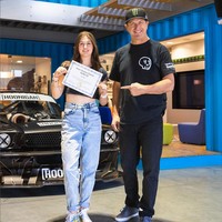 Pria yang juga seorang drifter, snowboarder dan pegiat olahraga ekstrem ini pun kerap memperlihatkan kedekatan bersama putrinya Lia Block, yang mengikuti jejaknya jadi pembalap. Foto: Instagram/@kblock43 @liakblock