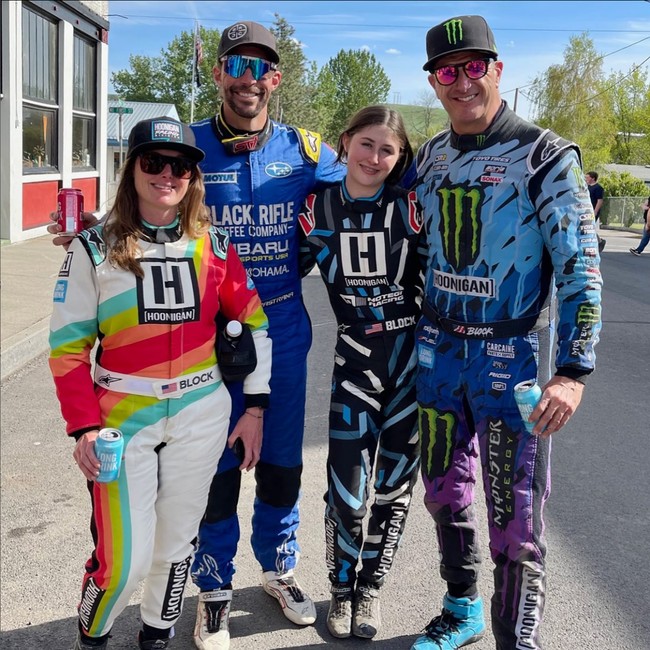 Pereli yang meninggal di usia 55 tahun ini menikah dengan Lucy Block pada 10 Juli 2002. Keduanya menjalani pernikahan yang langgeng selama 16 tahun. Foto: Instagram/@kblock43 @liakblock