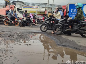 Pemprov Jabar Akan Perbaiki Drainase Jalan Rusak Dekat Eks ITC Cibinong