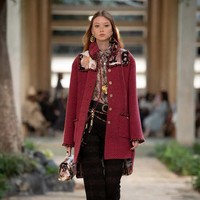 Rumah mode Prancis, Chanel memperagakan koleksi busana Pre-Fall 2023 di Palais de Justice di Dakar, Senegal. Chanel menjadi brand mewah Eropa atau Amerika yang menggelar fashion show di Sub-Sahara Afrika. Foto: Dok. Chanel.